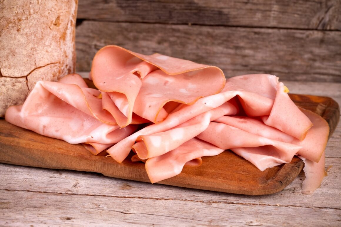 Mortadella Bologna PGI: History, Production and Authentic Taste